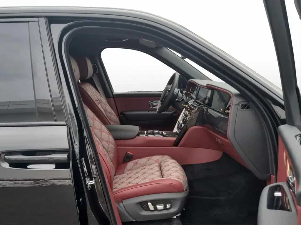 Rolls-Royce Cullinan Black Badge 2026 model null-photo-8