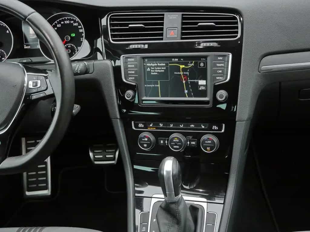 Volkswagen Golf 2.0 TDI Allstar *SHZ*PDC*Bi-XENON*Winterpak 09/2016-photo-4