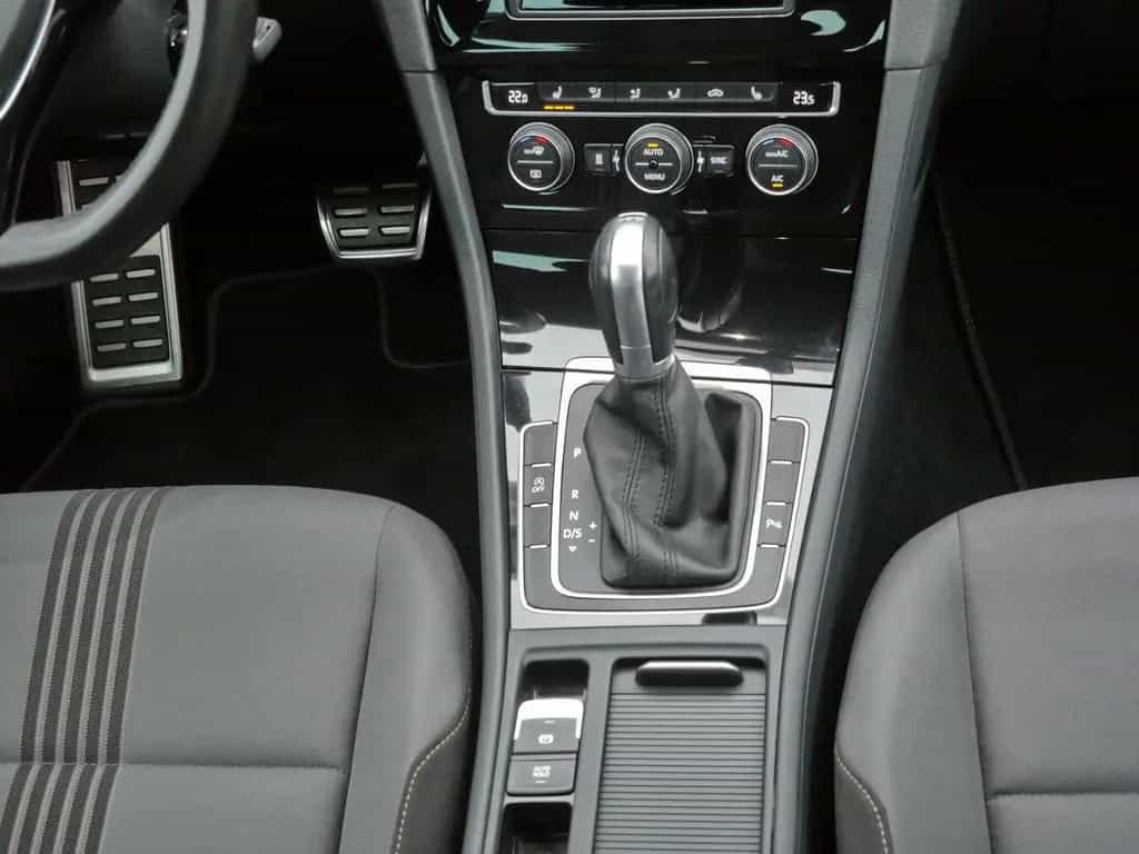 Volkswagen Golf 2.0 TDI Allstar *SHZ*PDC*Bi-XENON*Winterpak 09/2016-photo-5