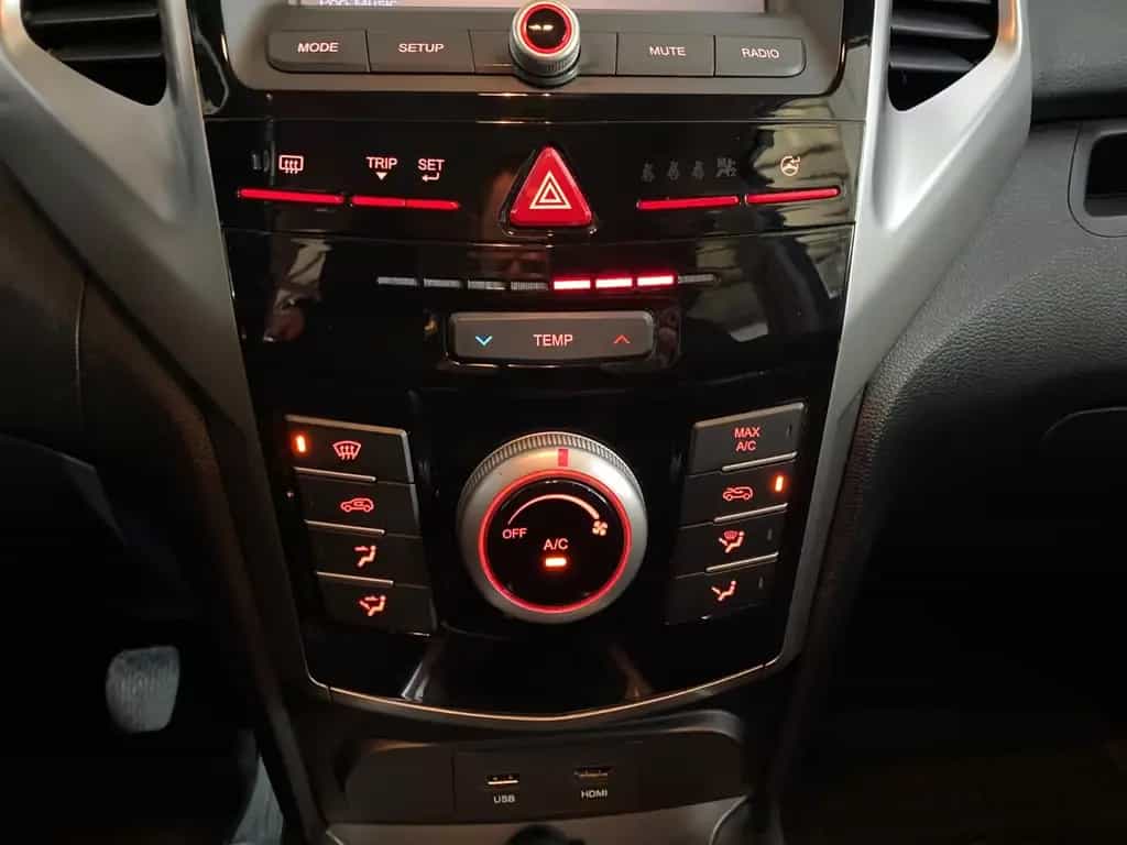 Ssangyong Tivoli 1.6 e-XDi 160 QUARTZ 2WD+Kamera 06/2017-photo-22