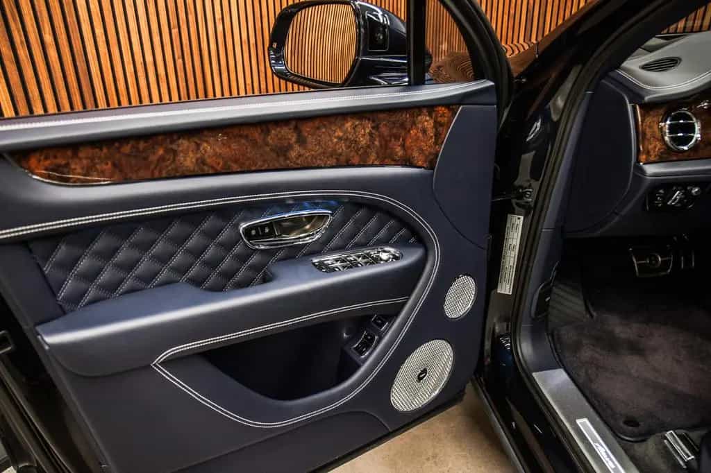 Bentley Bentayga 4.0 V8 Azure 4WD Autom. 11/2022-photo-26