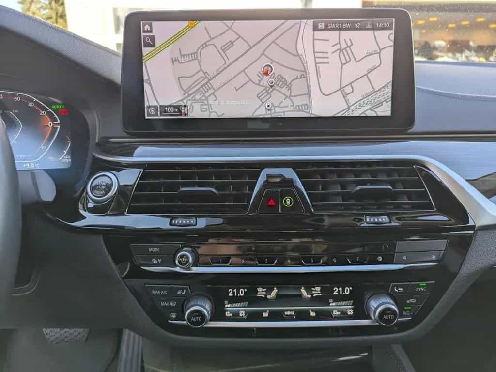 BMW 5 Series 520d Sports.Leder HUD ACC Kamera Laser HiFi AHK 03/2022-photo-11