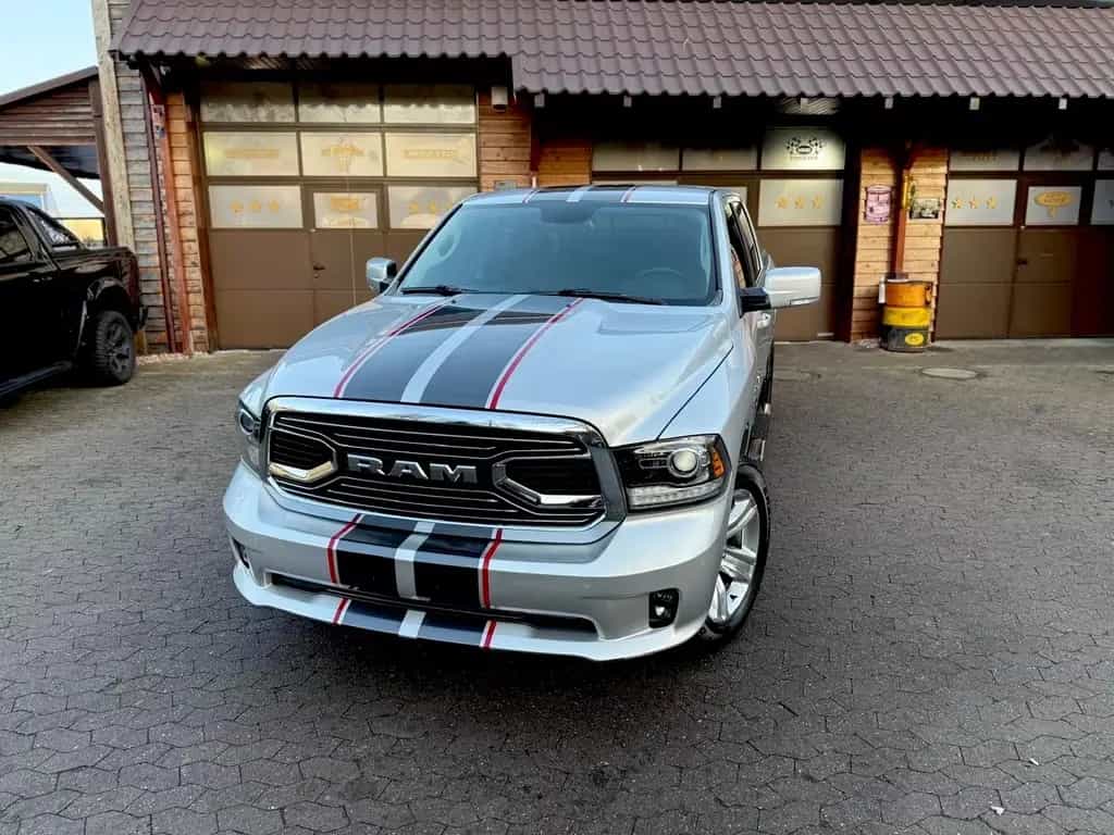 Dodge RAM SPORT*CLEAN CARFAX*UNFALLFREI*V8*4X4*LEDER*AHK 12/2018-photo-2