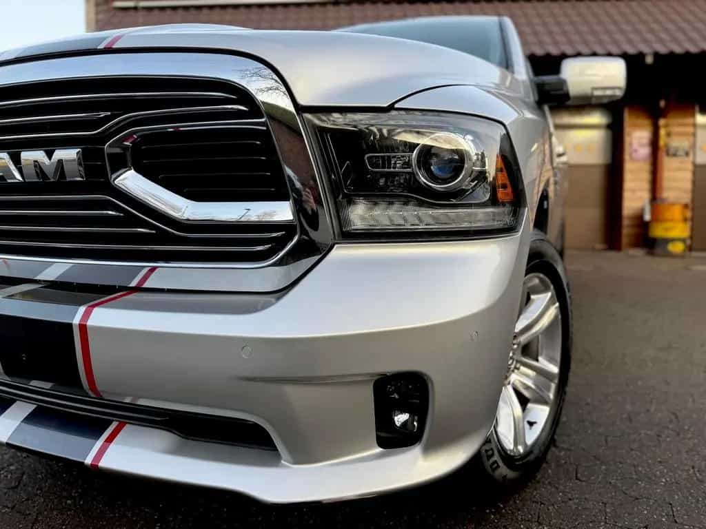 Dodge RAM SPORT*CLEAN CARFAX*UNFALLFREI*V8*4X4*LEDER*AHK 12/2018-photo-4