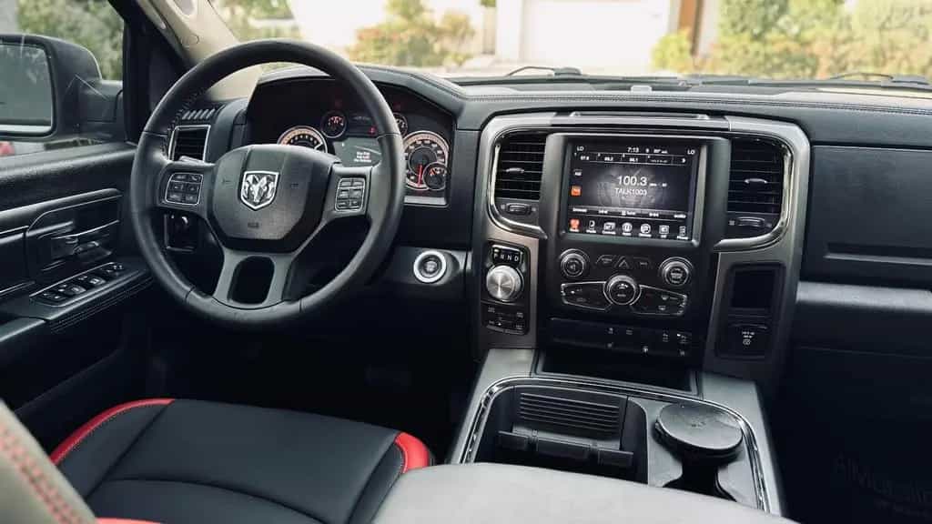 Dodge RAM SPORT*CLEAN CARFAX*UNFALLFREI*V8*4X4*LEDER*AHK 12/2018-photo-43