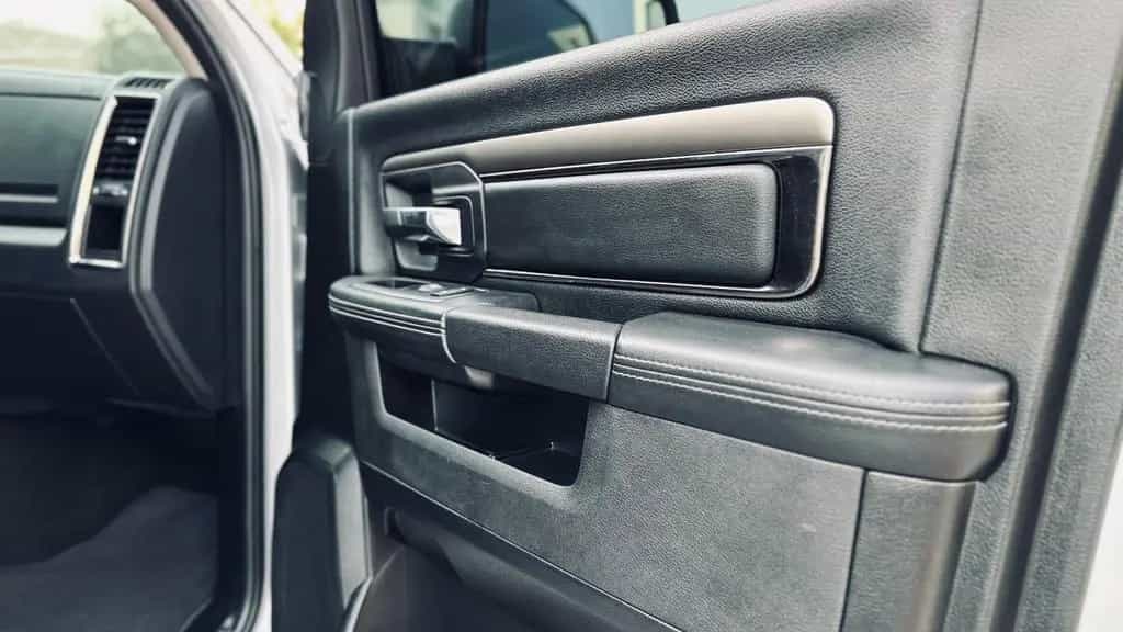 Dodge RAM SPORT*CLEAN CARFAX*UNFALLFREI*V8*4X4*LEDER*AHK 12/2018-photo-47
