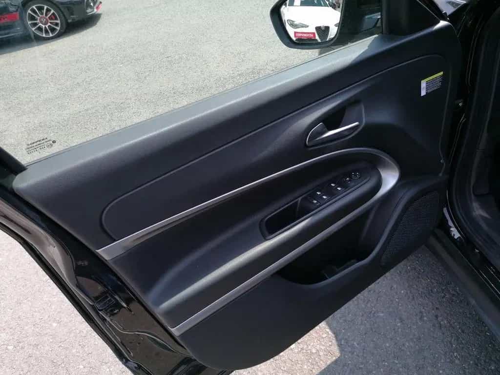 Jeep Avenger Altitude 1.2 GSE T3 100 PS*Schwarz* 09/2023-photo-10