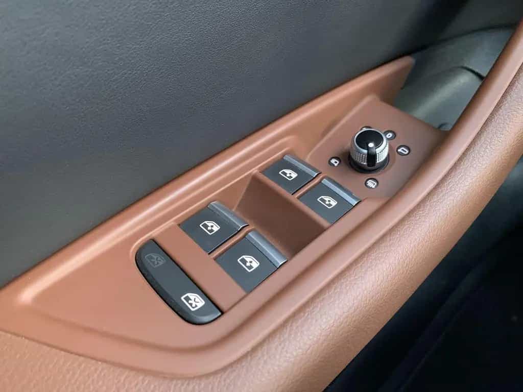 Audi A4 Avant 40 TDI HUD+NAVI+AHK+LEDER+PDC 01/2021-photo-27