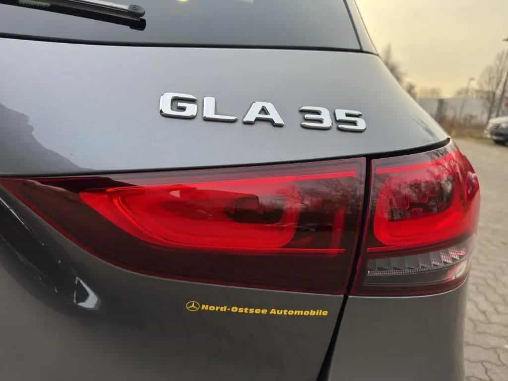 Mercedes-Benz GLA-Class 35 AMG 4M NAVI KAMERA TOTWINKEL PANO NIGHT 10/2020-photo-12