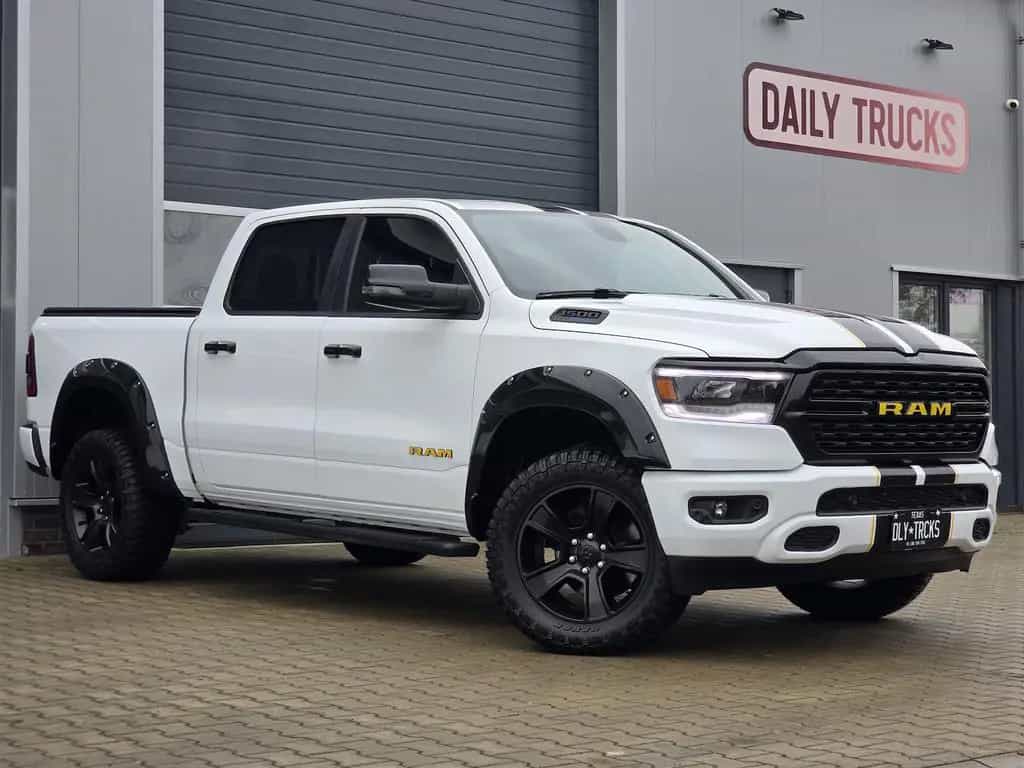 Dodge RAM 1500 5.7 4x4 Lone Star Night LED 12´´ AHK 10/2023-photo-0