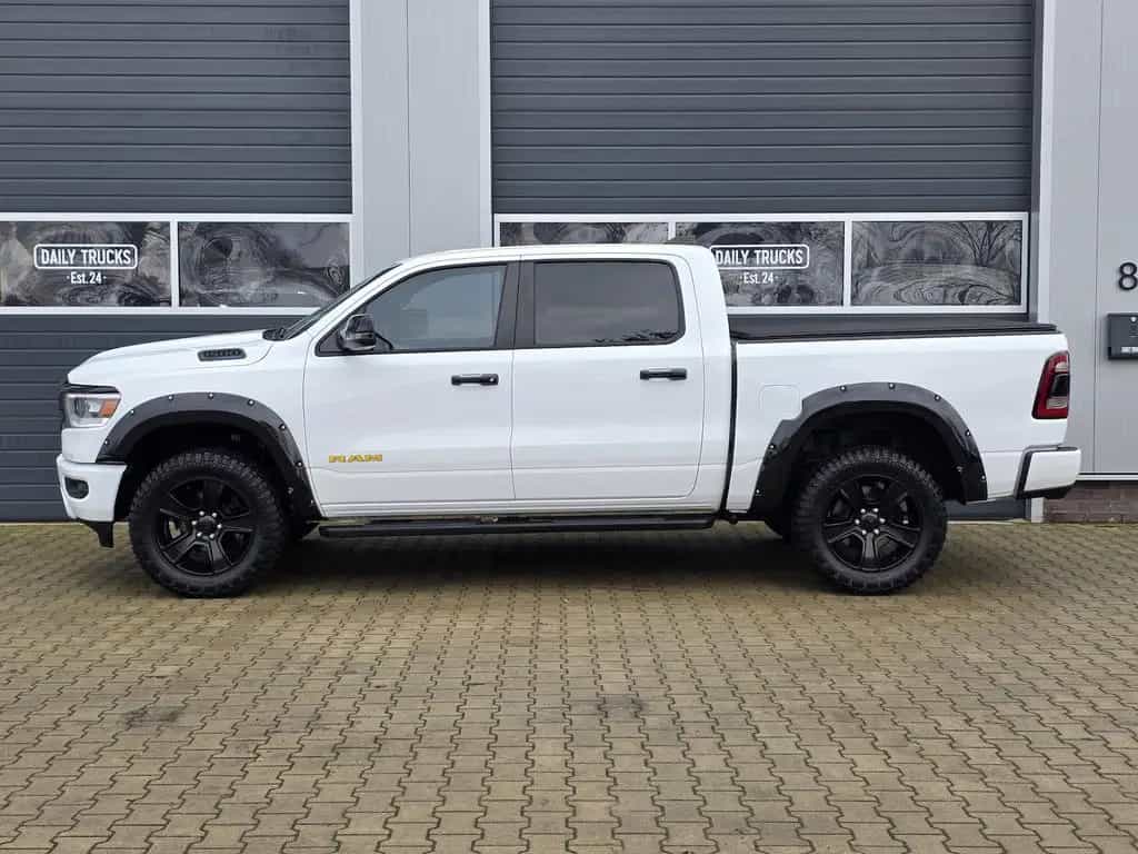Dodge RAM 1500 5.7 4x4 Lone Star Night LED 12´´ AHK 10/2023-photo-13
