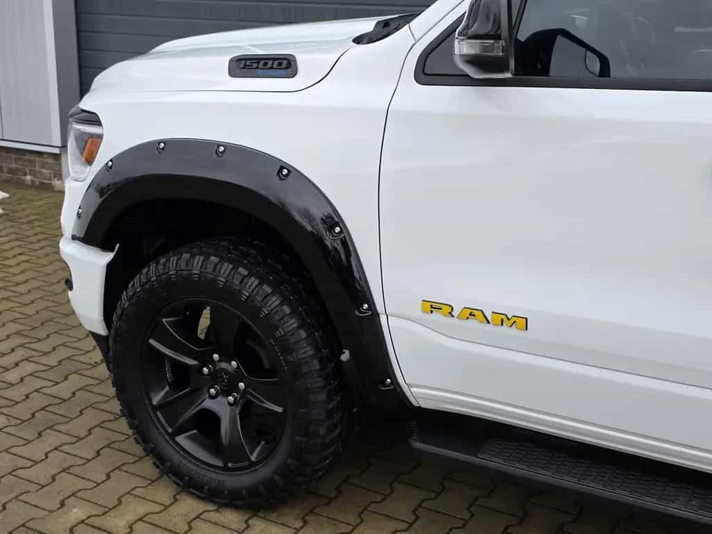 Dodge RAM 1500 5.7 4x4 Lone Star Night LED 12´´ AHK 10/2023-photo-14