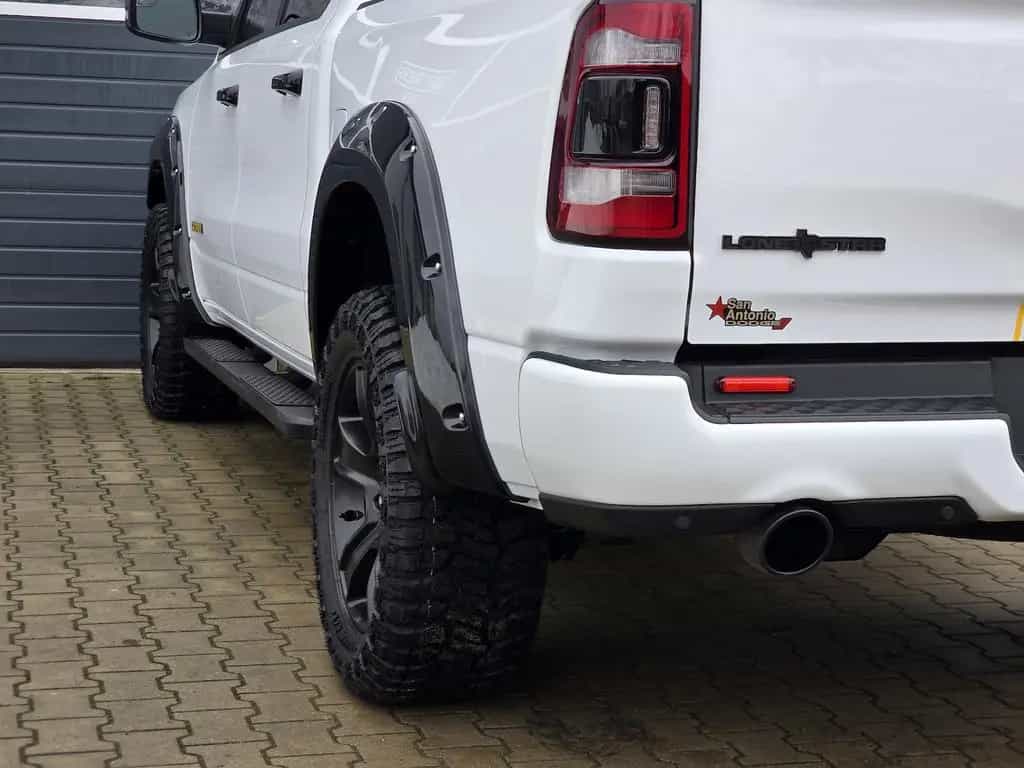 Dodge RAM 1500 5.7 4x4 Lone Star Night LED 12´´ AHK 10/2023-photo-16