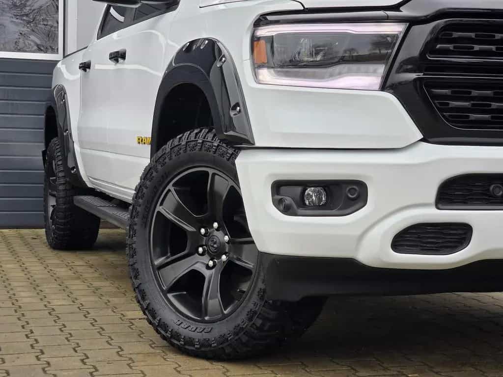 Dodge RAM 1500 5.7 4x4 Lone Star Night LED 12´´ AHK 10/2023-photo-2