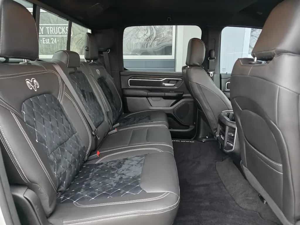 Dodge RAM 1500 5.7 4x4 Lone Star Night LED 12´´ AHK 10/2023-photo-23