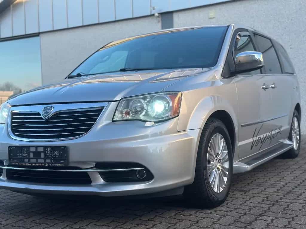 Lancia Voyager Gold 7.Sitzer-el.Schiebetüren-TV-4xShz- 01/2012-photo-1