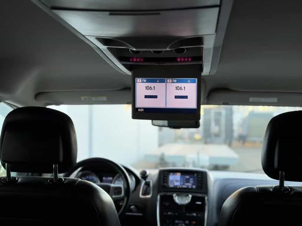 Lancia Voyager Gold 7.Sitzer-el.Schiebetüren-TV-4xShz- 01/2012-photo-16