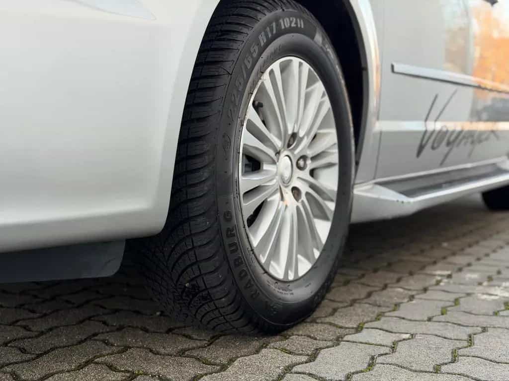 Lancia Voyager Gold 7.Sitzer-el.Schiebetüren-TV-4xShz- 01/2012-photo-19