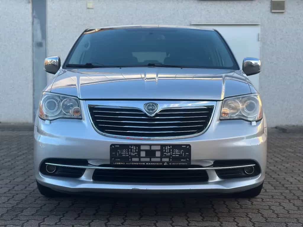 Lancia Voyager Gold 7.Sitzer-el.Schiebetüren-TV-4xShz- 01/2012-photo-2