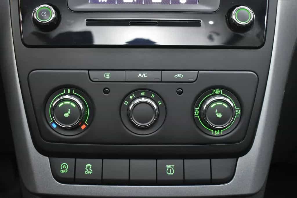 Skoda Yeti Active+AHK+SHZ+Tempomat+PDC+88.000KM 12/2015-photo-16