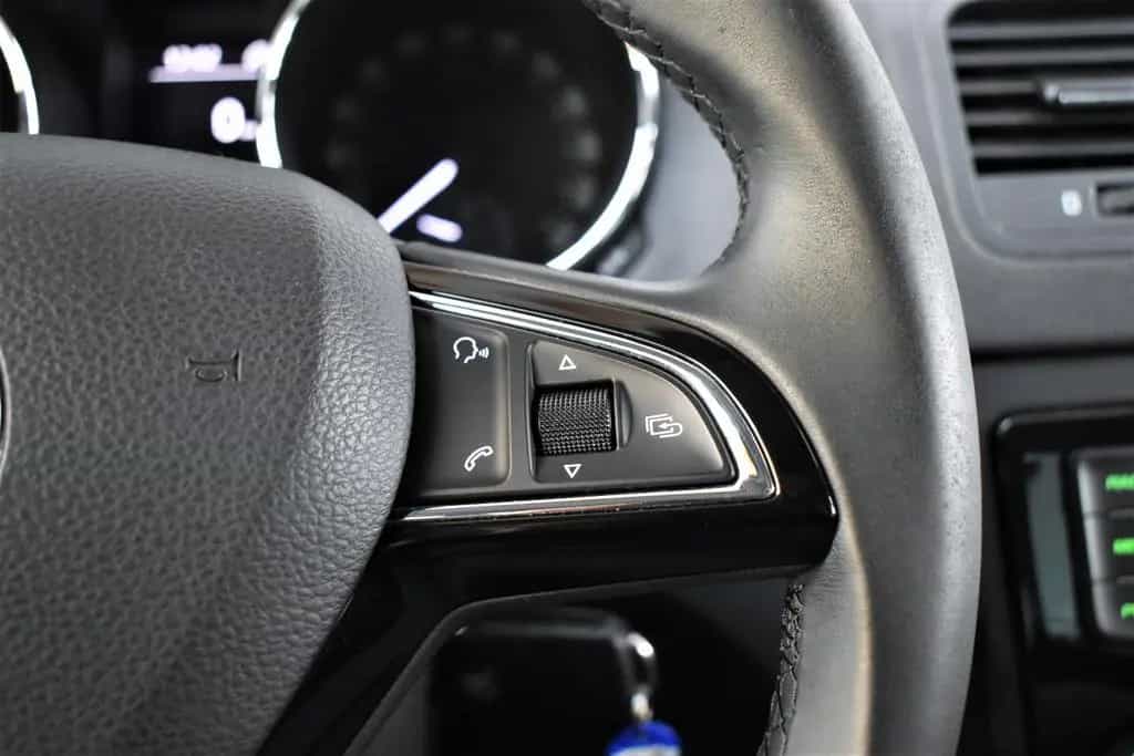 Skoda Yeti Active+AHK+SHZ+Tempomat+PDC+88.000KM 12/2015-photo-22