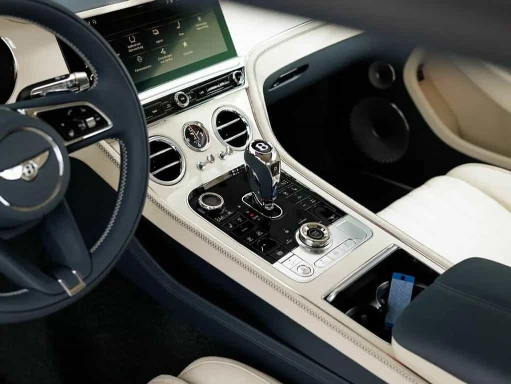 Bentley Continental GT Azure V8 Hybrid 12/2025-photo-21