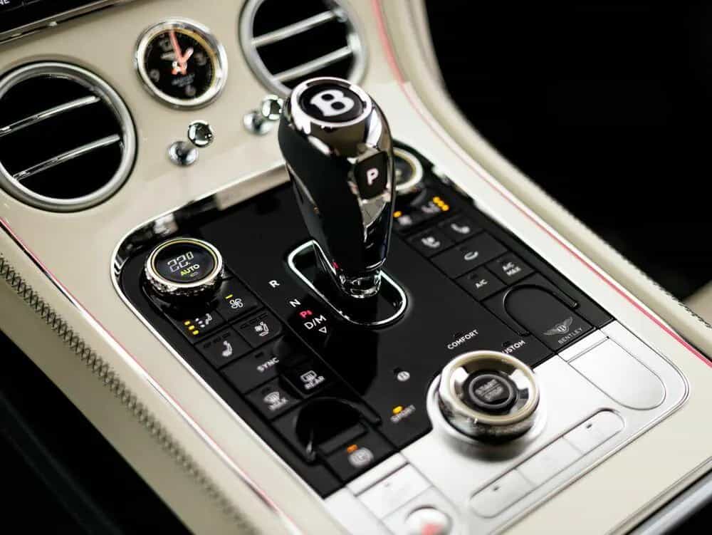 Bentley Continental GT Azure V8 Hybrid 12/2025-photo-24
