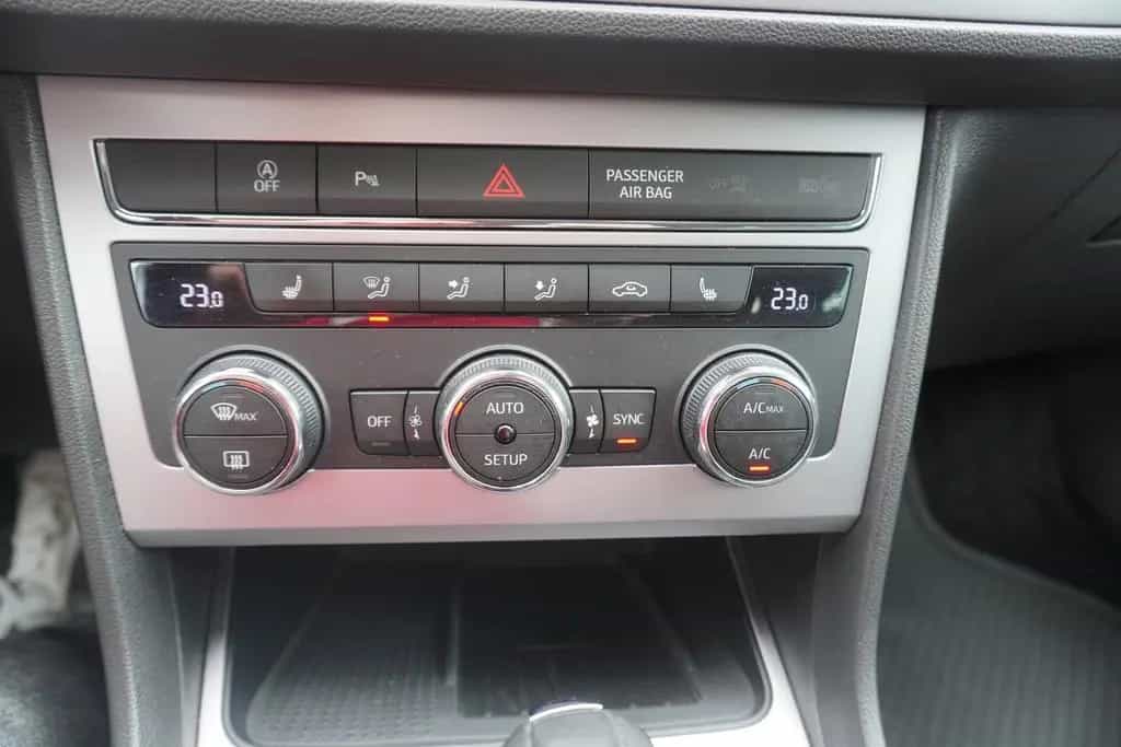 Seat Leon ST 1.5 TSI DSG Xcellence LED Navi Teilleder 07/2020-photo-17