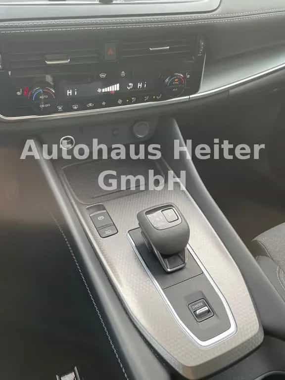 Nissan Qashqai 1.3 MHEV N-Connecta / 360°+HUD 06/2025-photo-28