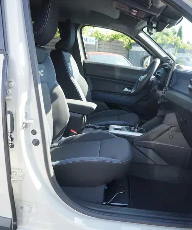 Dacia Duster III TCe150AUTOM*Journey+ NAVI+4 CAM+18Zol 01/2026-photo-16