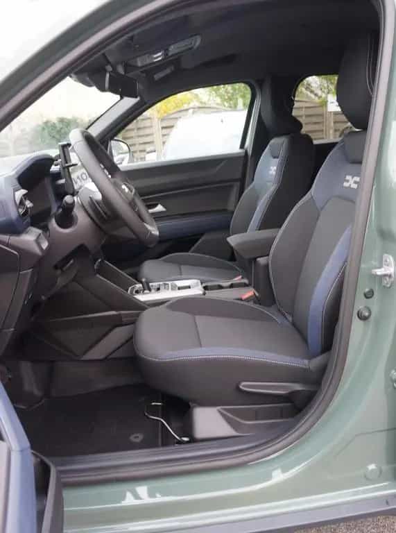 Dacia Duster III TCe150AUTOM*Journey+ NAVI+4 CAM+18Zol 01/2026-photo-24