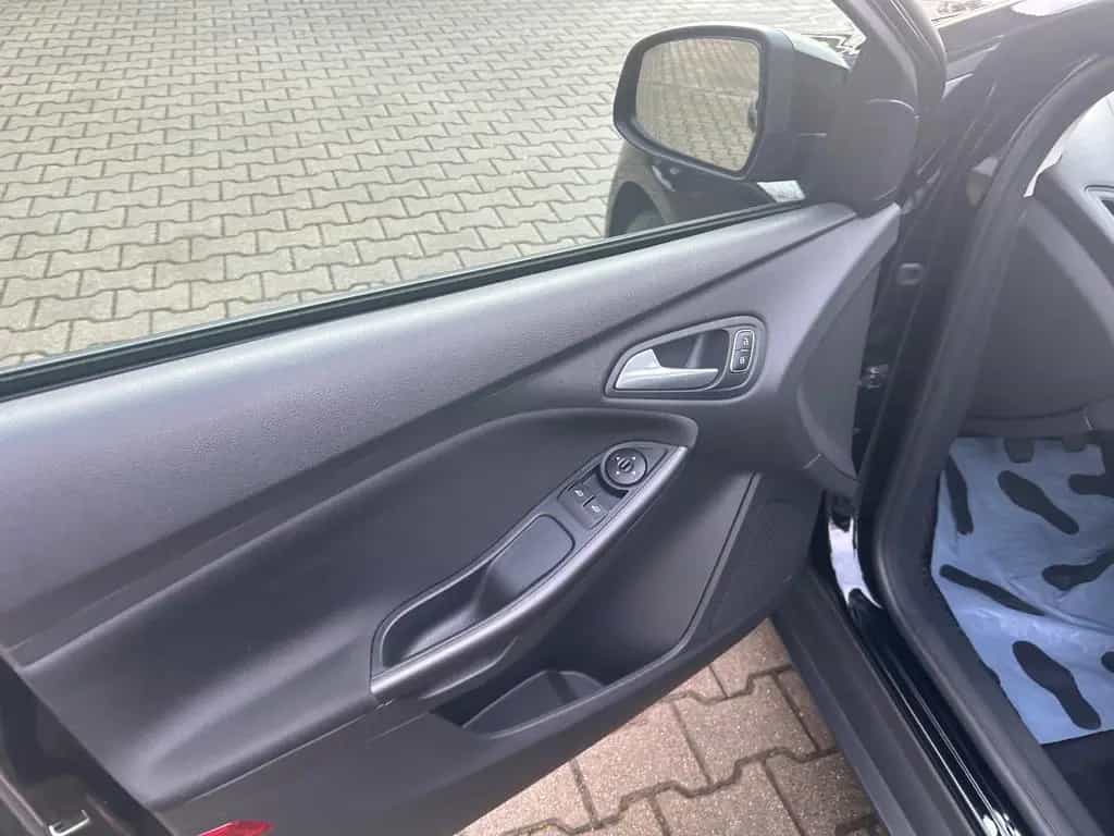 Ford Focus Turnier Business 08/2016-photo-18