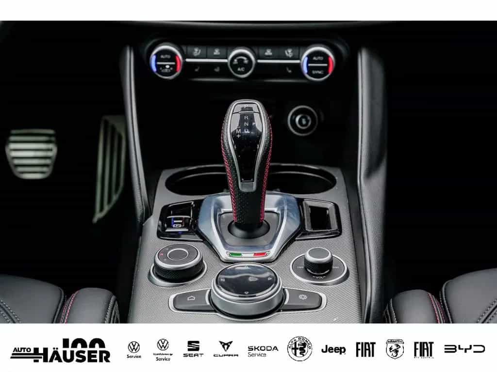 Alfa Romeo Giulia Competizione 2.0 Turbo AT8 Q4 HARMAN-KARD 02/2024-photo-16