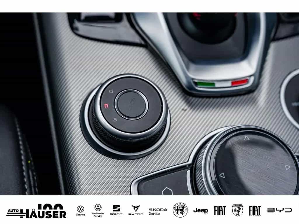Alfa Romeo Giulia Competizione 2.0 Turbo AT8 Q4 HARMAN-KARD 02/2024-photo-24