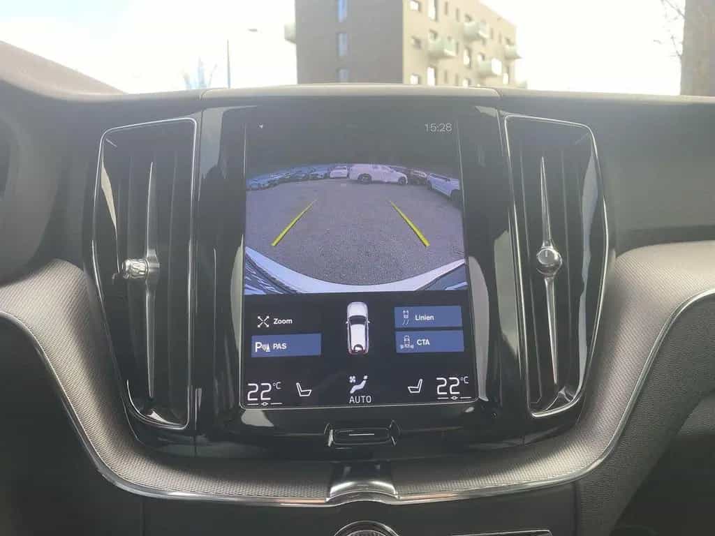 Volvo XC60 B4 AWD R Design ACC CAM FHZ LED PANO SHZ 12/2020-photo-12