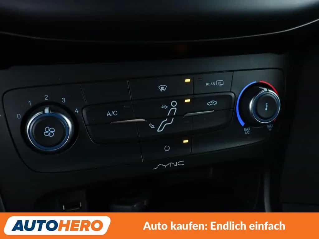 Ford Focus 1.0 EcoBoost ST-Line*PDC*SHZ*AHK*KLIMA* 11/2016-photo-22