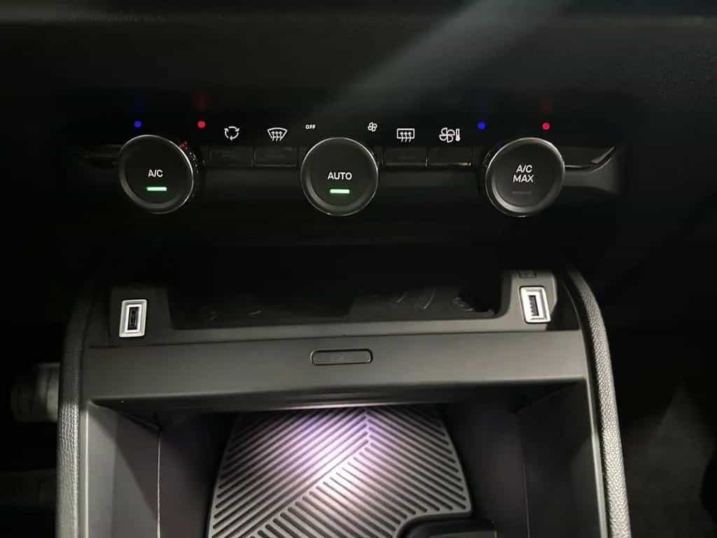 Citroën C4 Max 1.2 PT 130 Autom.+Navi+360CAM+PanoDach+AC 06/2024-photo-17