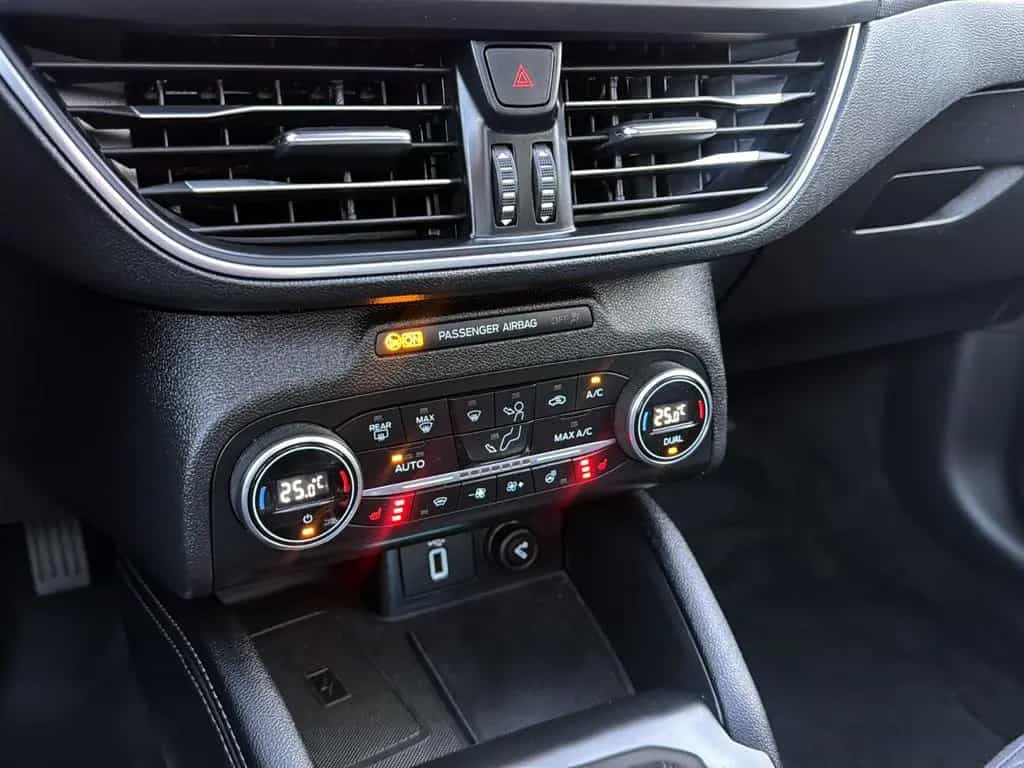 Ford Focus Turnier Titanium+LED+NAVI+PANO+B&O+KAMERA 03/2019-photo-22