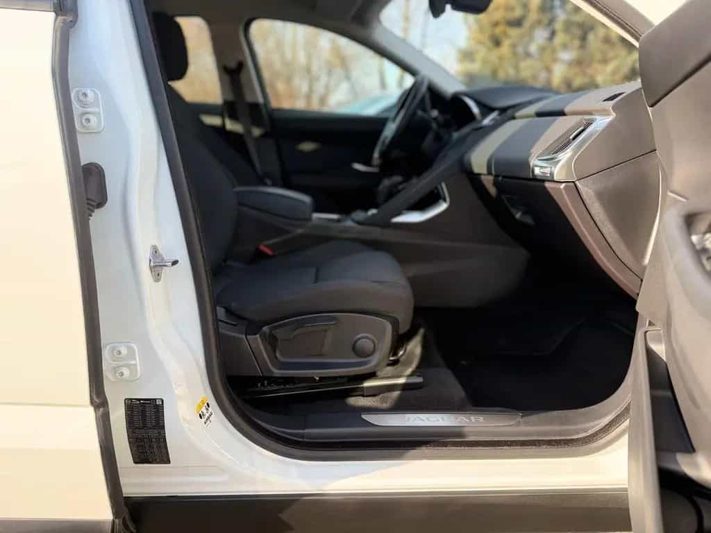 Jaguar E-Pace P200 AWD NAVI SHZ DIGTACHO AMBIENT LED EH 11/2018-photo-26