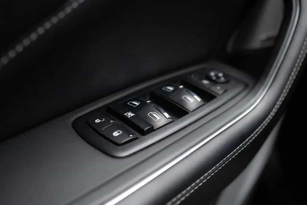 Maserati Levante Modena S MY 22 Sportsitze B&W Carbon Alc 12/2021-photo-17