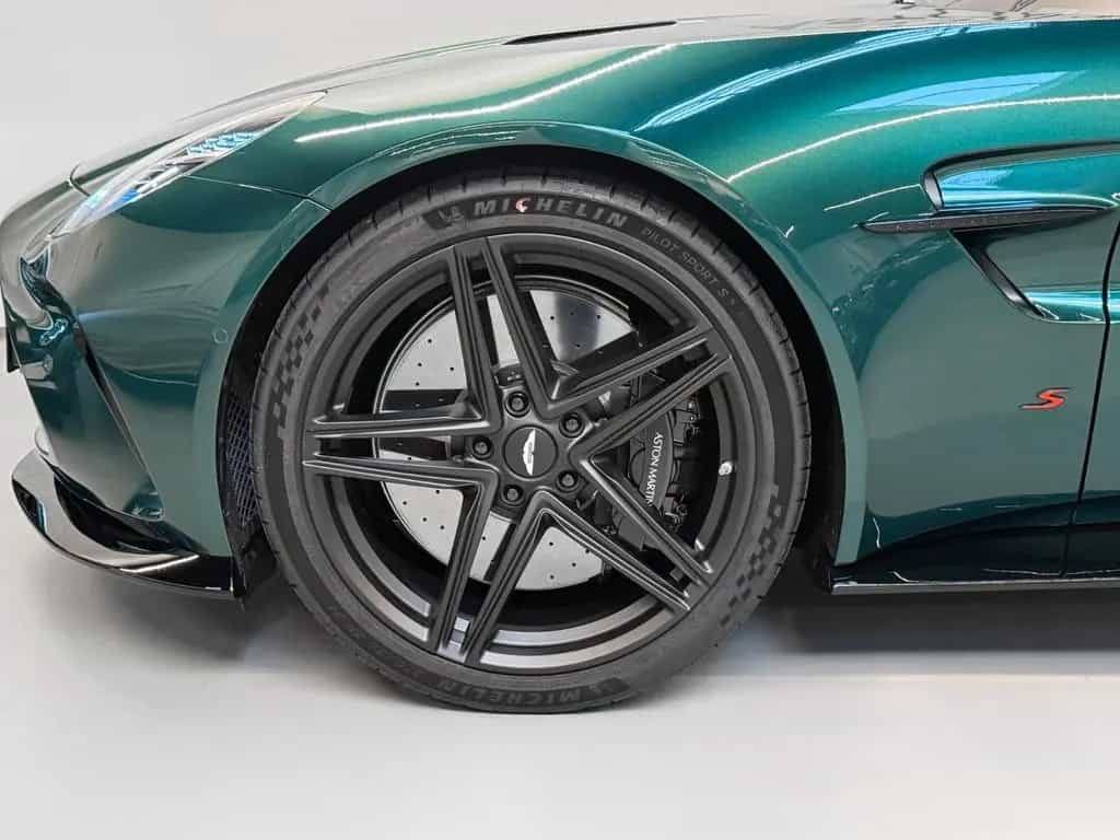 Aston Martin NEW Vantage S Roadster | MODELYEAR 2026 null-photo-10