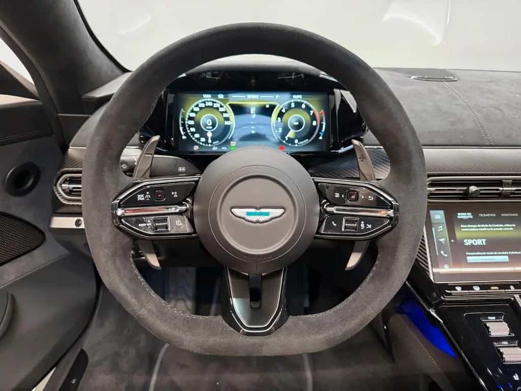 Aston Martin NEW Vantage S Roadster | MODELYEAR 2026 null-photo-17