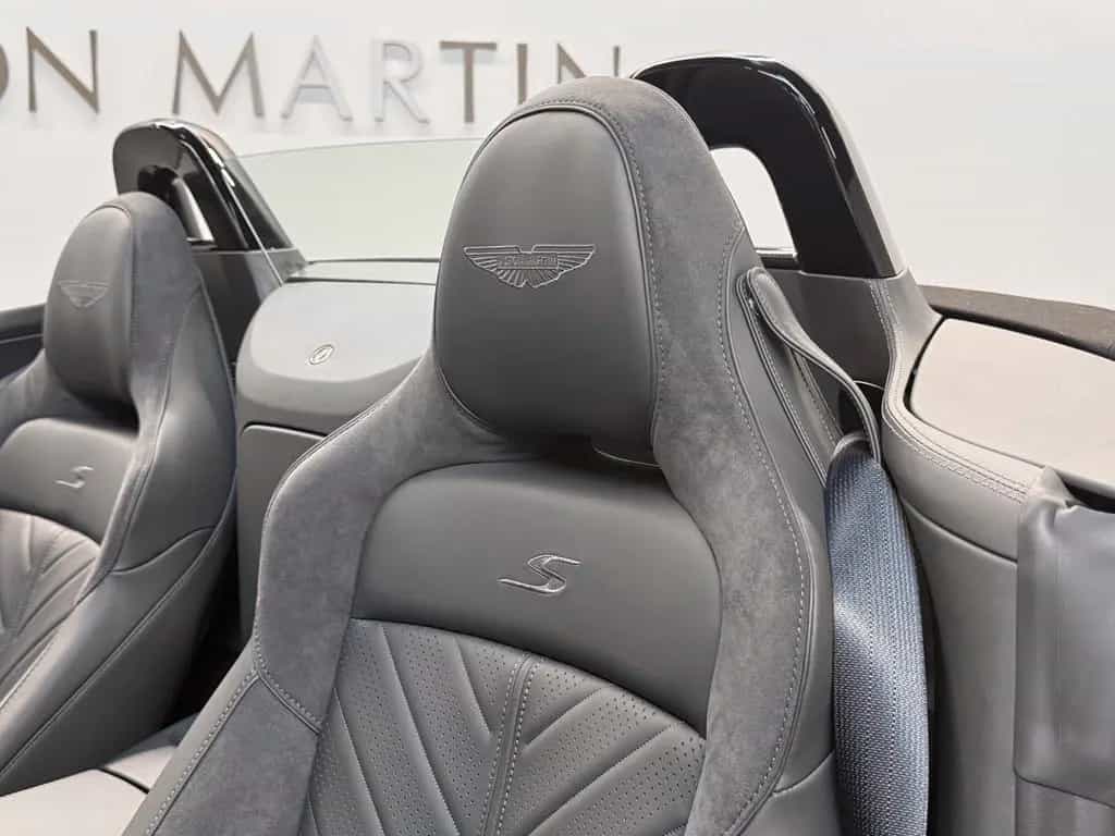 Aston Martin NEW Vantage S Roadster | MODELYEAR 2026 null-photo-19