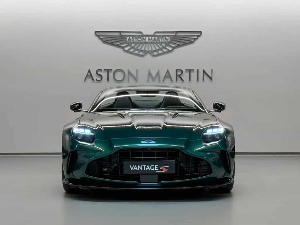 Aston Martin NEW Vantage S Roadster | MODELYEAR 2026 null-photo-2
