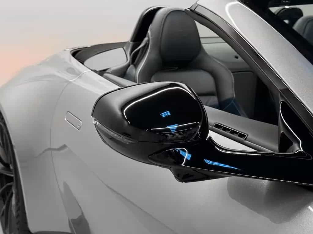 Aston Martin V8 Vantage NEW Vantage S Roadster | MODELYEAR 2026 null-photo-10
