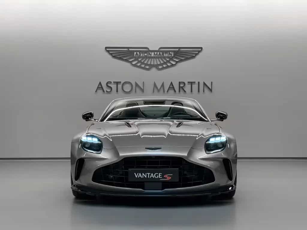 Aston Martin V8 Vantage NEW Vantage S Roadster | MODELYEAR 2026 null-photo-2
