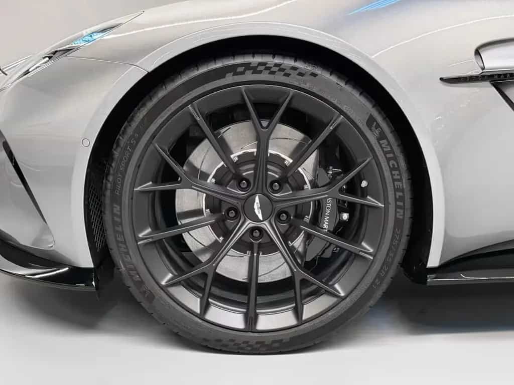 Aston Martin V8 Vantage NEW Vantage S Roadster | MODELYEAR 2026 null-photo-9