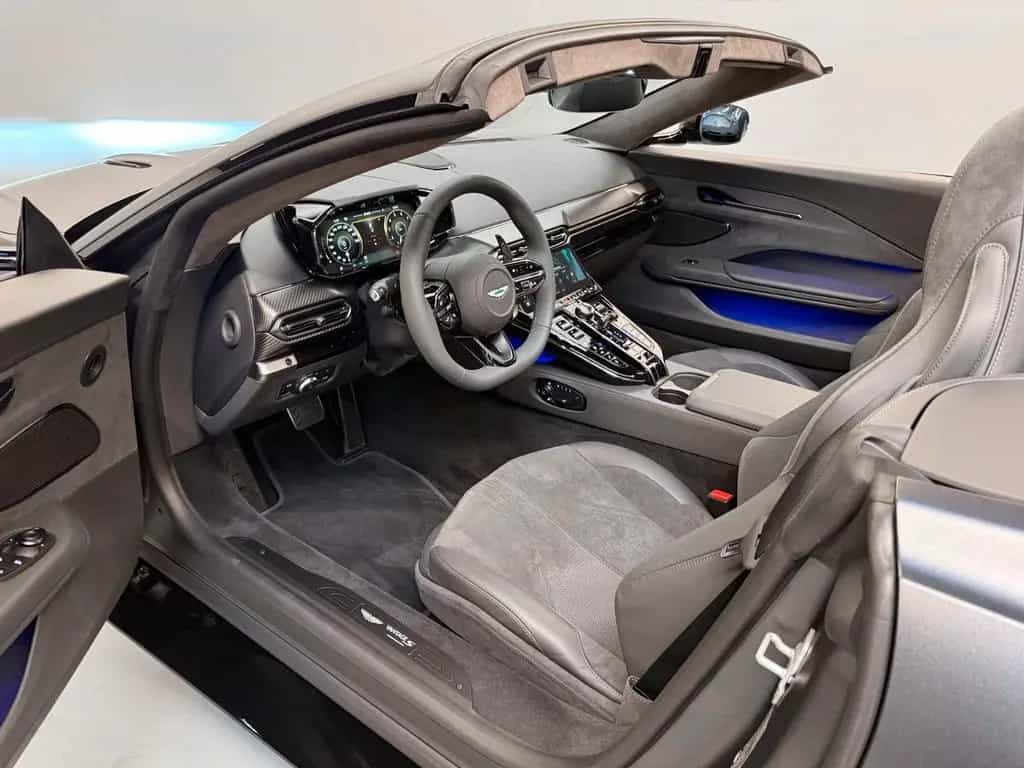 Aston Martin V8 Vantage NEW Vantage S Roadster | MODELYEAR 2026 null-photo-17