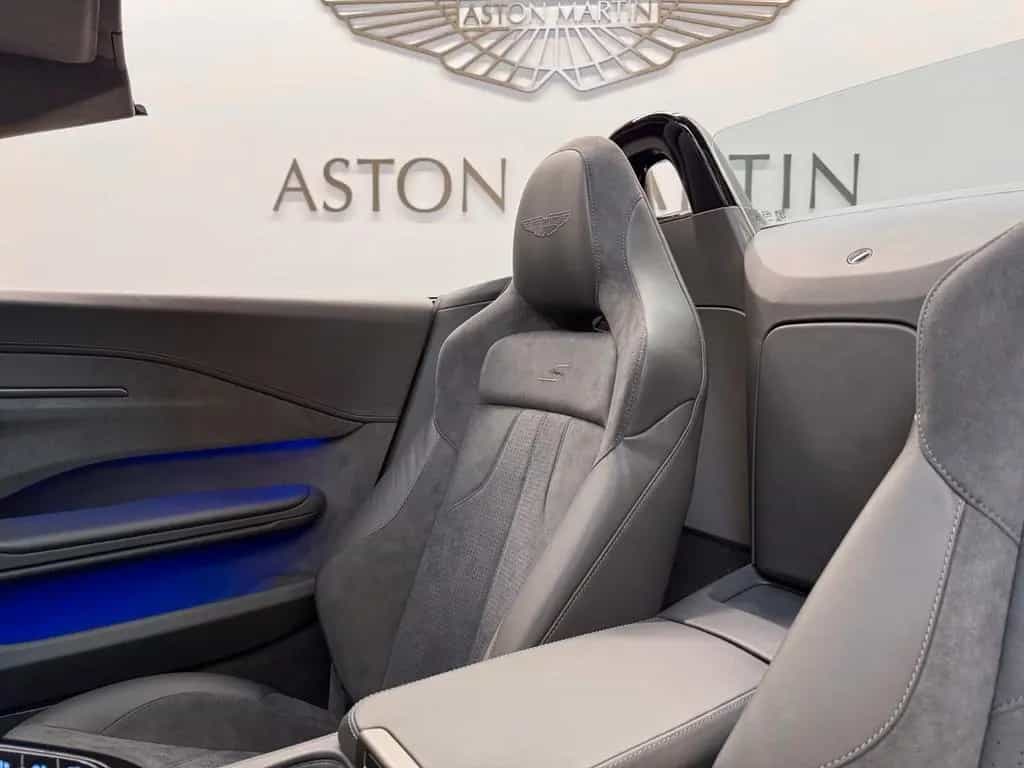 Aston Martin V8 Vantage NEW Vantage S Roadster | MODELYEAR 2026 null-photo-21