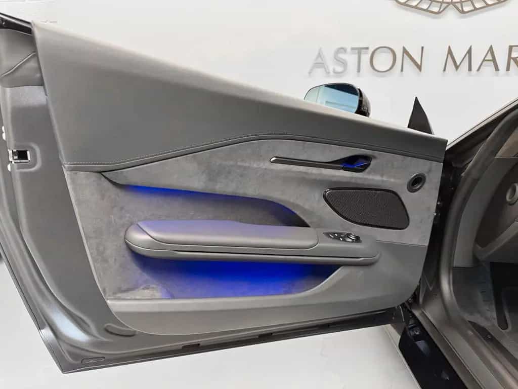 Aston Martin V8 Vantage NEW Vantage S Roadster | MODELYEAR 2026 null-photo-23